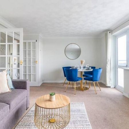 Trendy Sea View 2 Bedroom Sleeps 6 - Free Parking Bournemouth Exterior photo