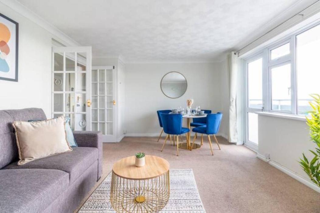 Trendy Sea View 2 Bedroom Sleeps 6 - Free Parking Bournemouth Exterior photo