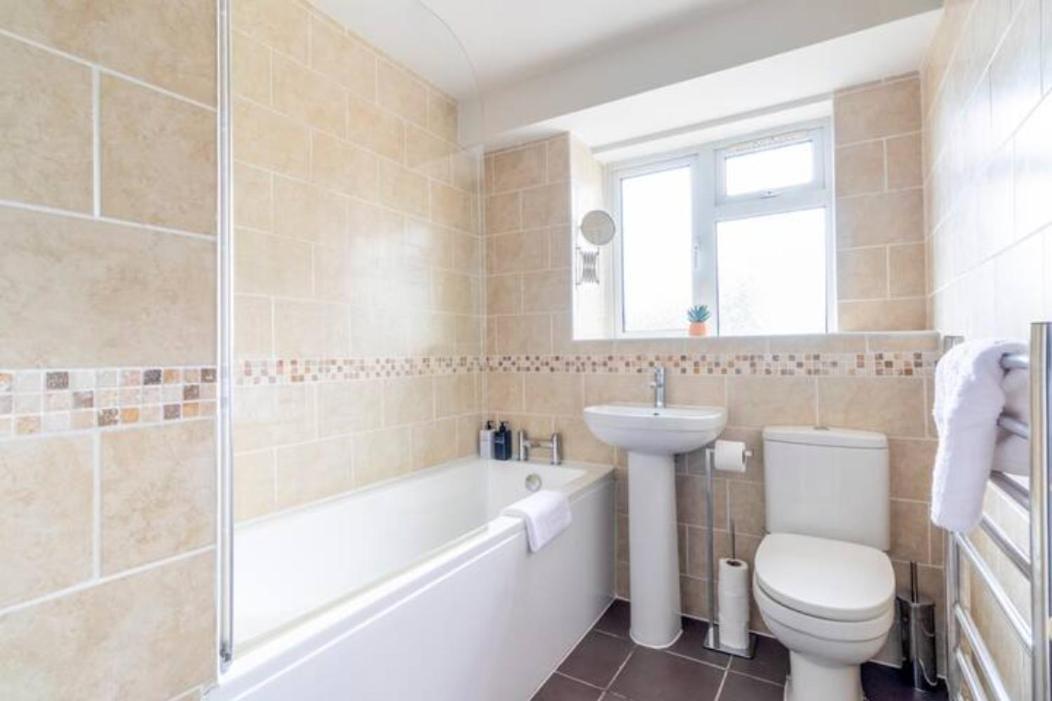 Trendy Sea View 2 Bedroom Sleeps 6 - Free Parking Bournemouth Exterior photo