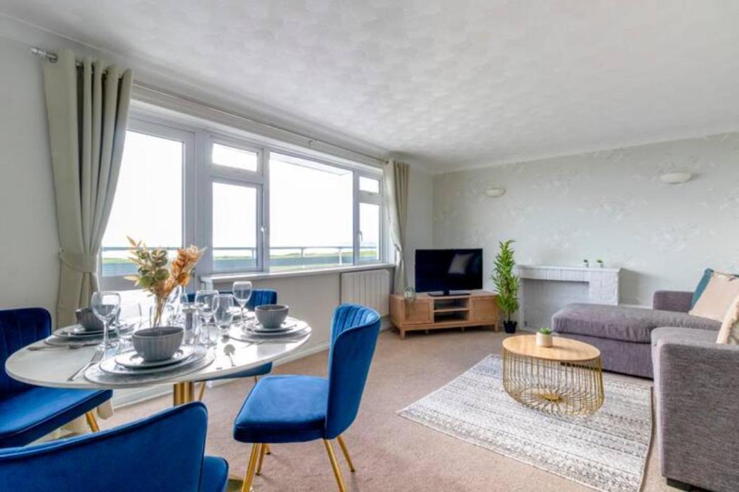 Trendy Sea View 2 Bedroom Sleeps 6 - Free Parking Bournemouth Exterior photo