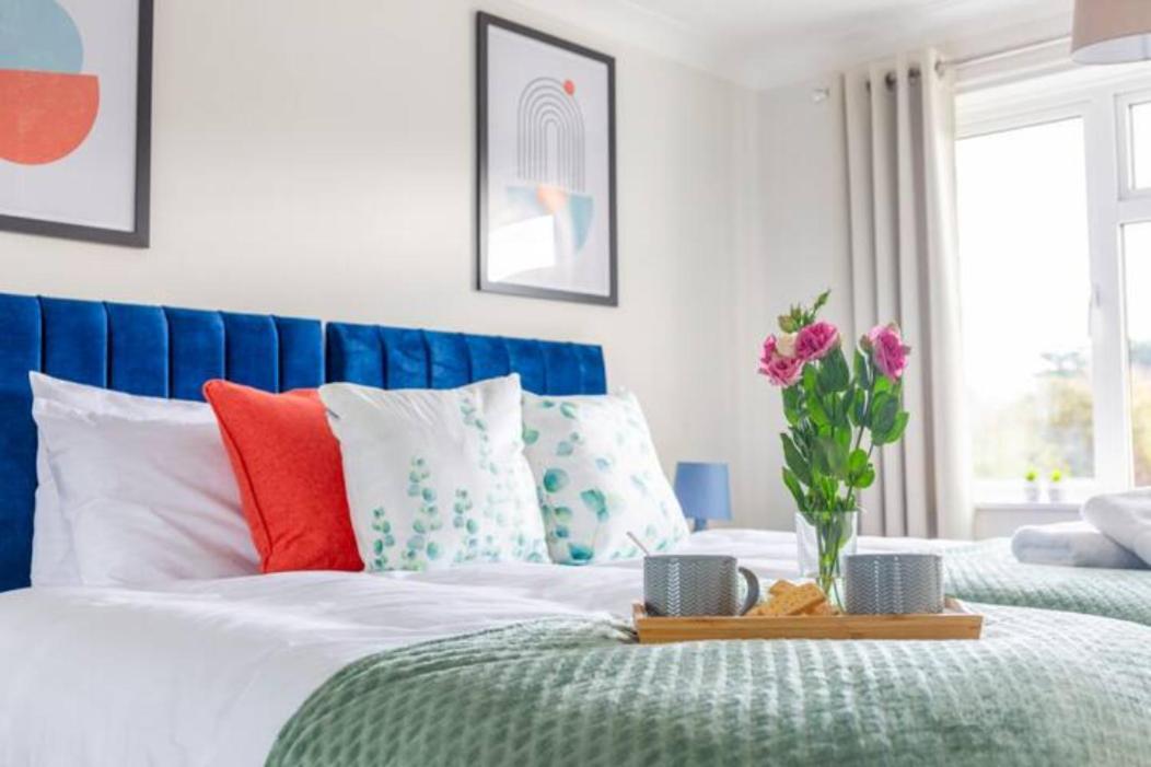 Trendy Sea View 2 Bedroom Sleeps 6 - Free Parking Bournemouth Exterior photo
