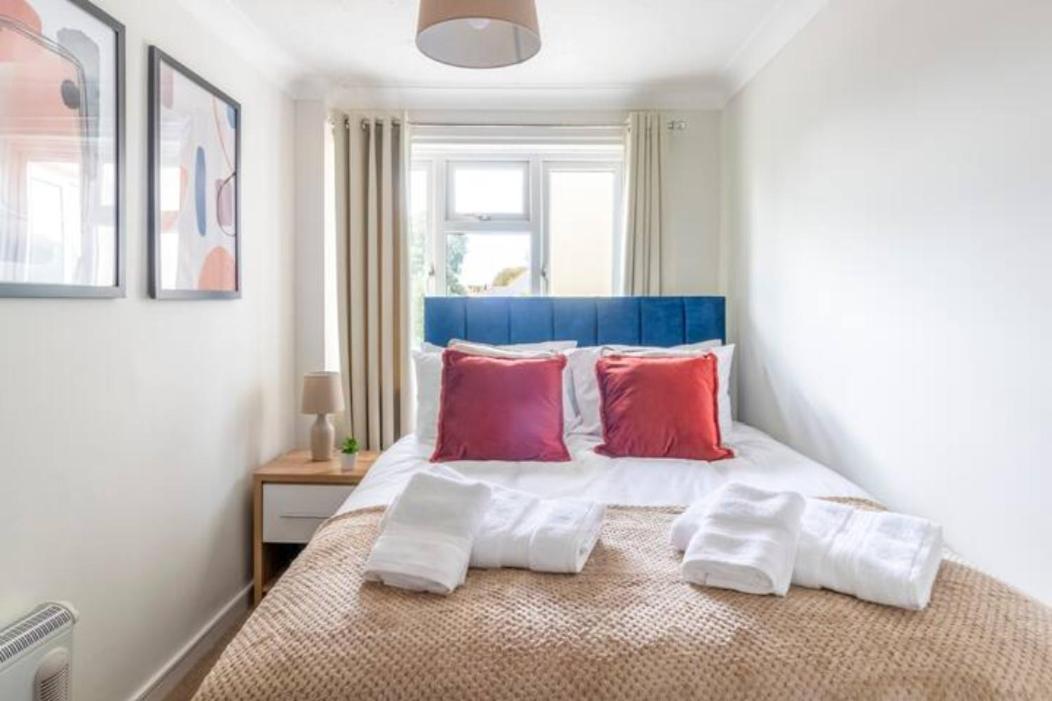 Trendy Sea View 2 Bedroom Sleeps 6 - Free Parking Bournemouth Exterior photo