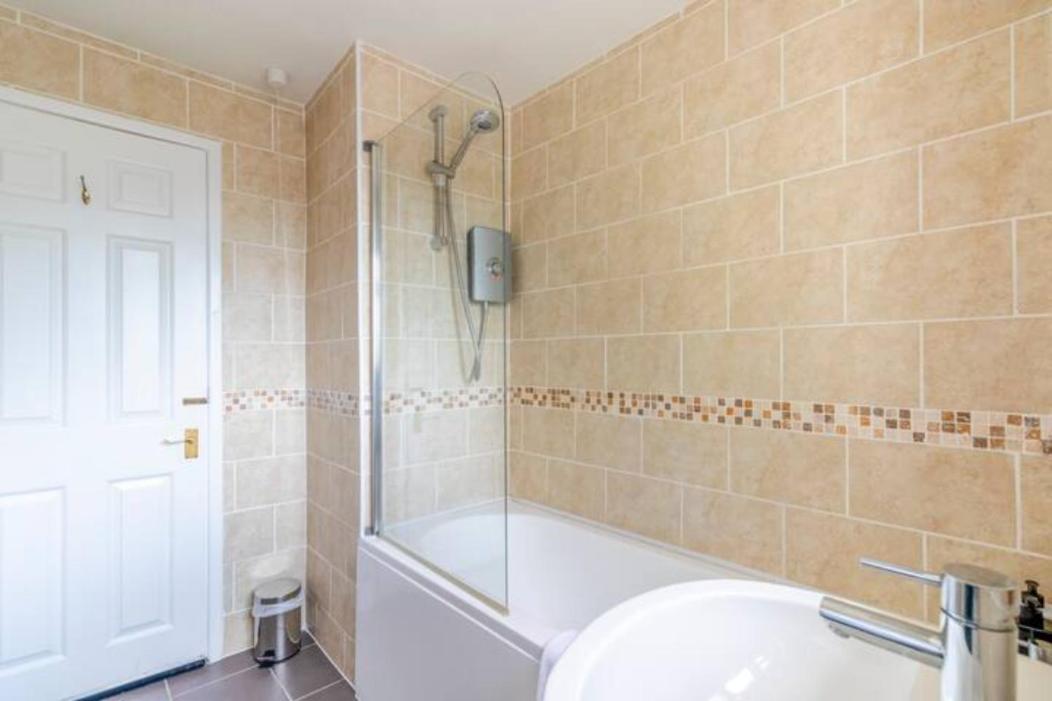 Trendy Sea View 2 Bedroom Sleeps 6 - Free Parking Bournemouth Exterior photo